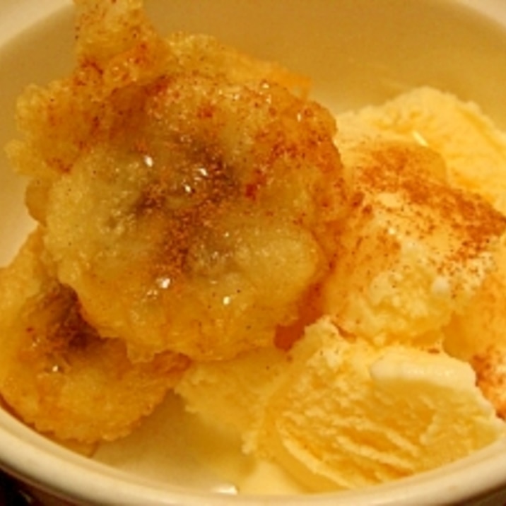 バナナの天ぷらアイス添え　シナモン風味